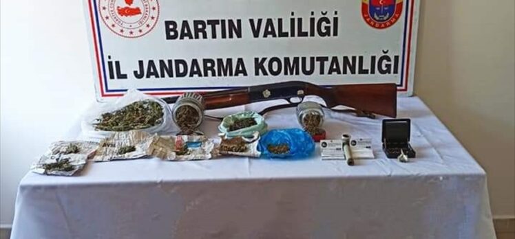 Bartın'da arı kovanlarına ve samanlığa gizlenmiş uyuşturucu ele geçirildi