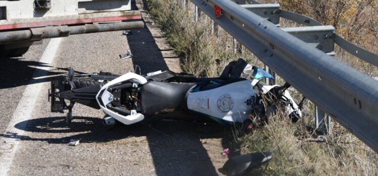 Bayburt'ta otomobille motosikletin çarpıştığı kazada bir kişi öldü