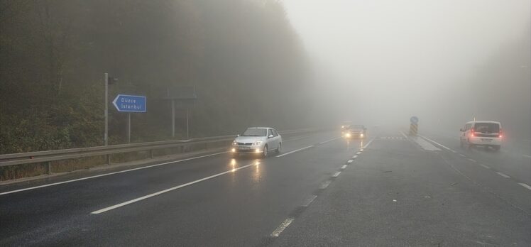 Bolu Dağı'nda sis ve yağmur etkili oluyor