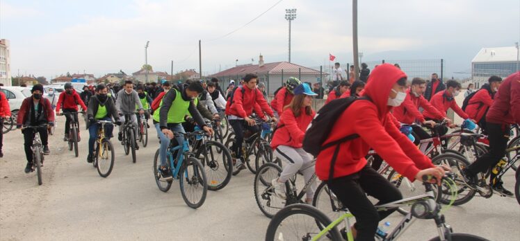 Bolu'da 400 kişi “Cumhuriyet” için pedal çevirdi