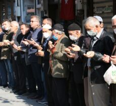 Bolu'da 7 asırdır her cuma yapılan esnaf duası geleneği sürdürülüyor