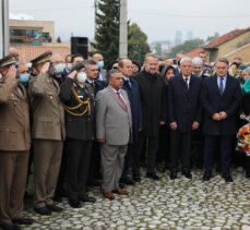 Bosna Hersek'in ilk Cumhurbaşkanı İzetbegoviç, vefatının 18. yılında kabri başında anıldı