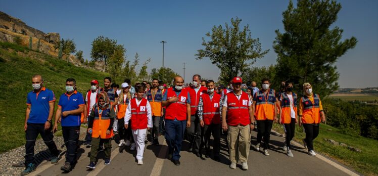 Diyarbakır'da “sağlıklı yaşam” için tarihi mekanlarda yürüyüş