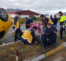 Erzincan'da devrilen taksideki 4 kişi yaralandı