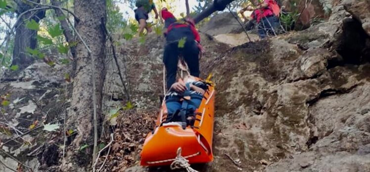 Fethiye'de doğa yürüyüşünde kayalık zeminde düşen kişi 4 saatte kurtarıldı