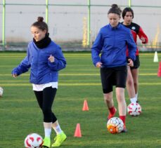 Gazi Lisesi, Kadınlar Futbol 2. Ligi'ne şampiyonluk parolasıyla hazırlanıyor