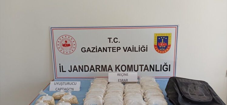 Gaziantep'te 12 kilogram uyuşturucu ve 9 bin 808 hap yakalandı