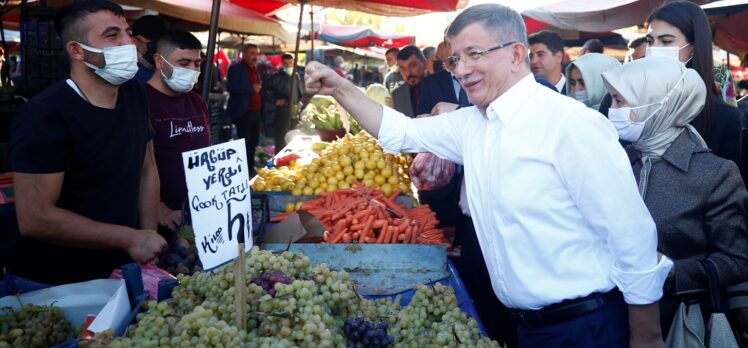 Gelecek Partisi Genel Başkanı Davutoğlu, Kayseri'de ziyaretlerde bulundu