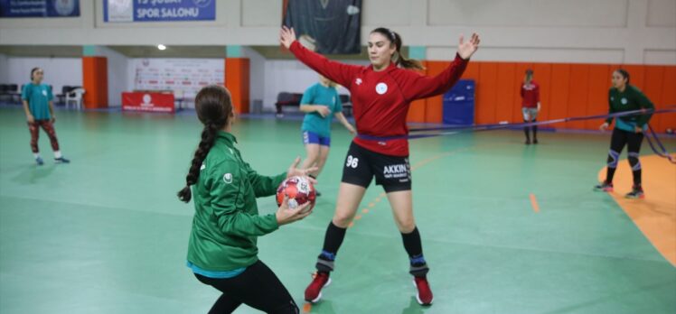 Görele Belediyesi Spor Kulübü hentbol takımı, gençlere ışık oluyor