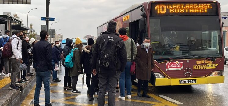 İstanbul haftaya trafik yoğunluğuyla başladı