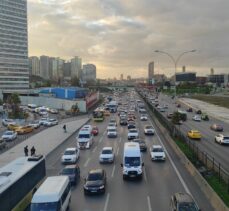 İstanbul'da akşam saatlerinde trafikte yoğunluk yaşanıyor