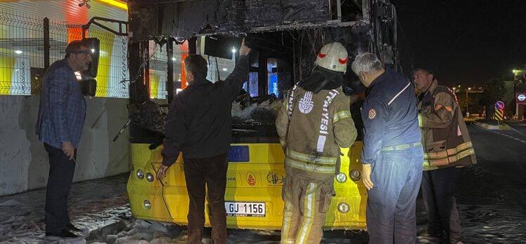 İstanbul’da park halindeki İETT otobüsü yandı