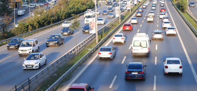 İstanbul'da trafik yoğunluğu yaşanıyor