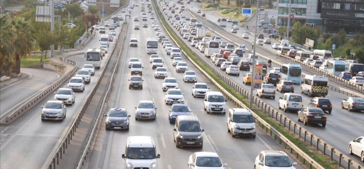 İstanbul'da trafik yoğunluğu yaşanıyor