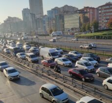 İstanbul'da trafik yoğunluğu yaşanıyor