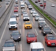 İstanbul'da bazı güzergahlarda trafik yoğunluğu yaşanıyor