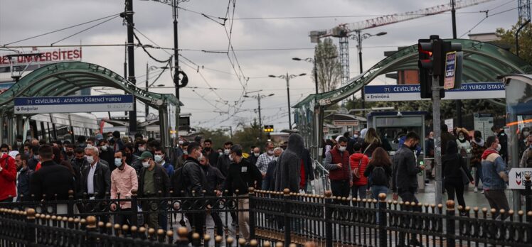 GÜNCELLEME – İstanbul'da yağışın etkisiyle trafik yoğunluğu yaşanıyor