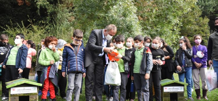 İyileşen yaban kuşları, Hayvanları Koruma Günü'nde çocukların ellerinden doğaya salındı