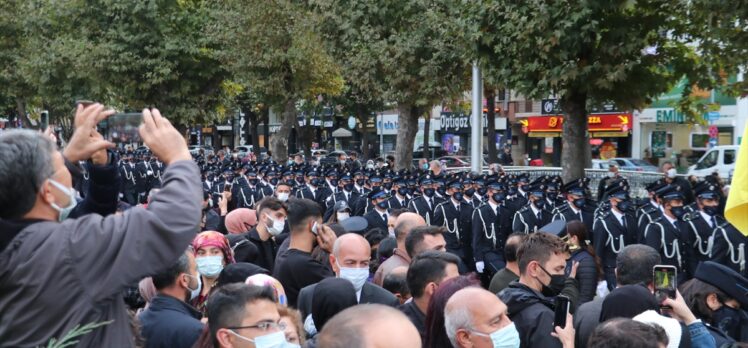 Kastamonu Polis Meslek Yüksekokulu öğrencilerinden mezuniyet yürüyüşü