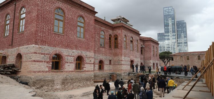 Kazlıçeşme Arkeolojik Kazı Alanı'nda lahit ve sandık tipi mezar bulundu