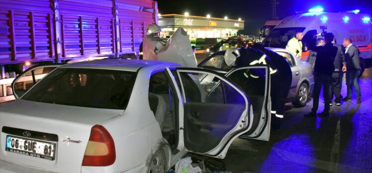 Kırıkkale'de iki otomobilin çarpışması sonucu 4 kişi yaralandı