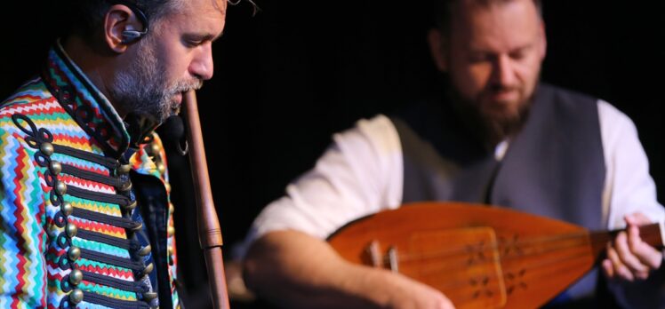 Macar folk grubu Kerekes Band, Türkiye'deki ilk konserini verdi