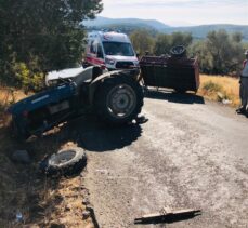 Manisa'da devrilen traktördeki 2 kişi yaralandı