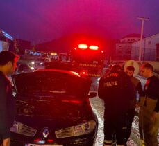 Mardin'de seyir halindeki otomobil yandı