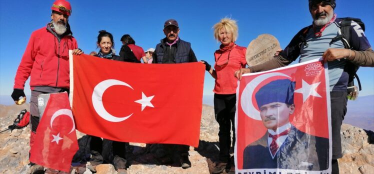 Merhum dağcı Muzaffer Erol Gez anısına Medetsiz Dağı'na tırmanış gerçekleştirildi