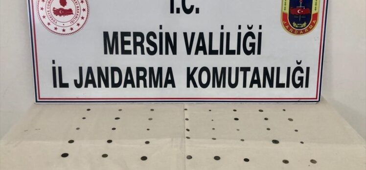 Mersin'de bronz sikke ve insan figürlü heykelcik ele geçirildi