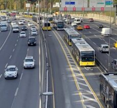 Metrobüs arızası nedeniyle Edirnekapı durağında araç kuyruğu oluştu