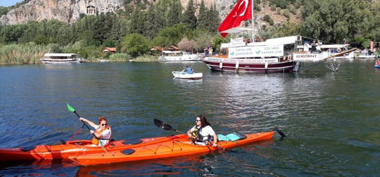 Muğla'da kanocular, rahatsızlanan June Haimoff için şükran geçişi yaptı