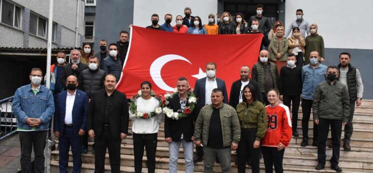 Olimpiyat şampiyonu boksör Busenaz Sürmeneli, kamp yaptığı Ordu'ya geldi