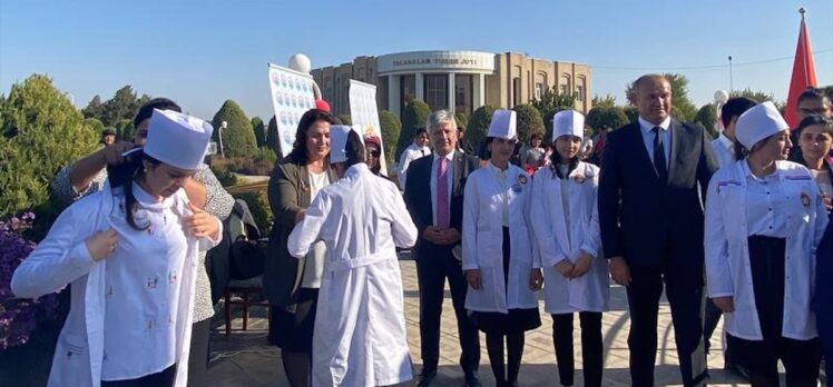 Özbekistan'da Sağlık Bilimleri Üniversitesi İbni Sina Tıp Fakültesi “Beyaz Önlük Töreni” düzenledi