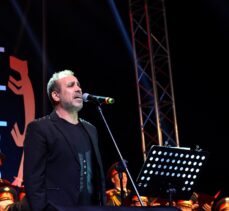 Rus Kızılordu Korosu ve Haluk Levent Bursa'da konser verdi