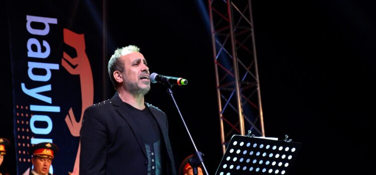 Rus Kızılordu Korosu ve Haluk Levent Bursa'da konser verdi