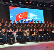 Rus Kızılordu Korosu ve Haluk Levent Manavgat’ta konser verdi