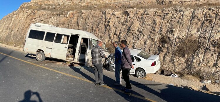 Şanlıurfa'da trafik kazasında 1 kişi öldü, 17 kişi yaralandı