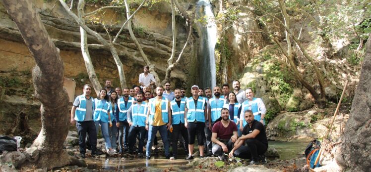 Şırnak'ta Dicle Elektrik gönüllüleri piknik alanını temizledi