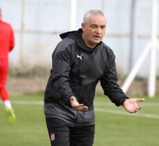 Sivasspor Teknik Direktörü Rıza Çalımbay'dan hakemlere uyarı: