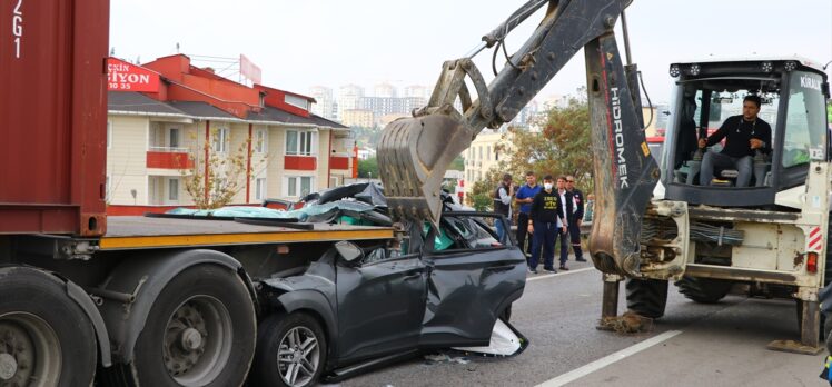 Tekirdağ'da tıra çarpan otomobilin sürücüsü ağır yaralandı