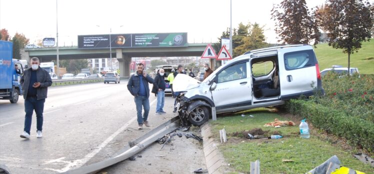 Ümraniye'deki trafik kazasında 4 kişi yaralandı