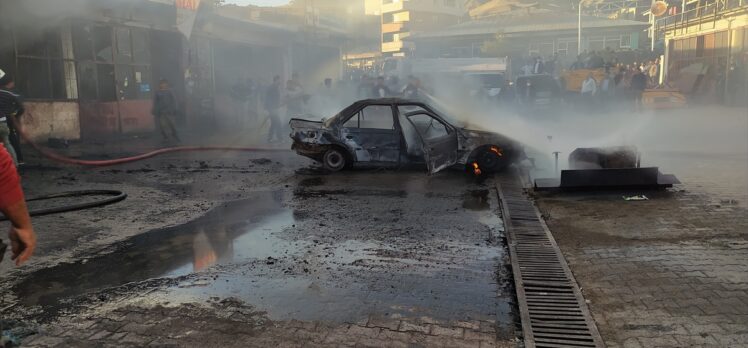 Van'da alev alan otomobildeki yangının sıçradığı 3 iş yeri hasar gördü