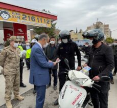 Adıyaman'da motosiklet sürücülerine kask dağıtıldı