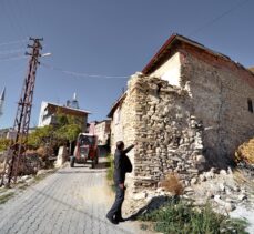 AFAD, Konya'daki depremden etkilenen mahalleye çadır kurdu