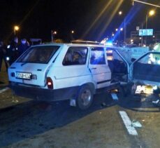 Amasya'da otomobil ile hafif ticari aracın çarpıştığı kazada 5 kişi yaralandı