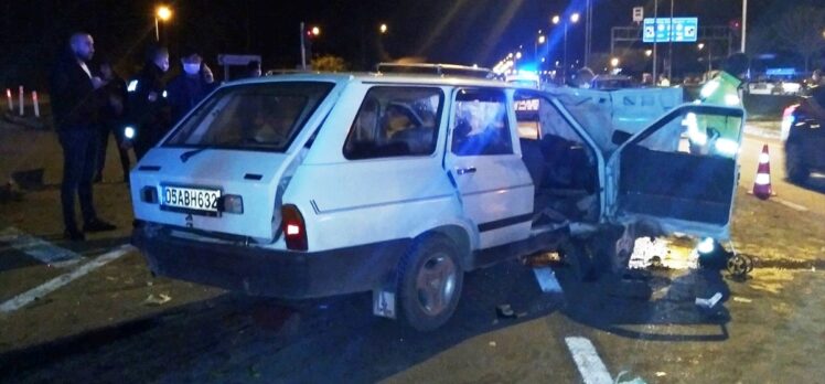 Amasya'da otomobil ile hafif ticari aracın çarpıştığı kazada 5 kişi yaralandı