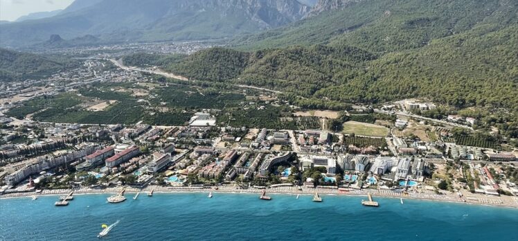 Antalya 10 ayda salgına rağmen 8,5 milyondan fazla turist çekti