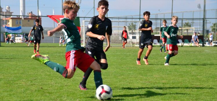 Antalya'da Uluslararası Çocuk Futbol Turnuvası sona erdi