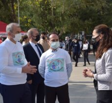 Aydın’da öğrencilerin aşılanması için lisede aşı standı kuruldu